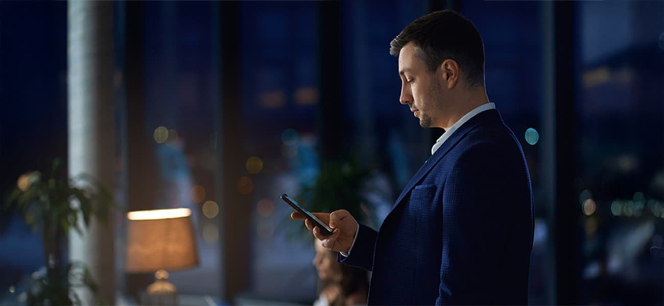 AI BI system delivering instant decision-support alerts to business leaders
