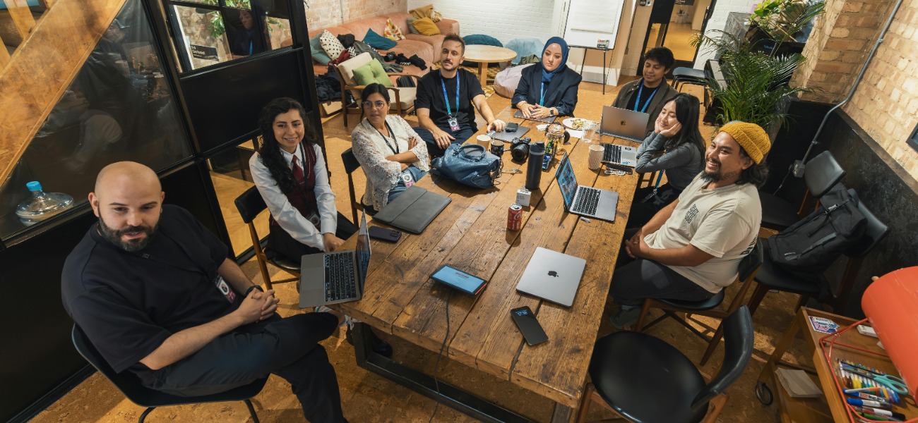 Customer success team collaborating to reduce B2B SaaS churn